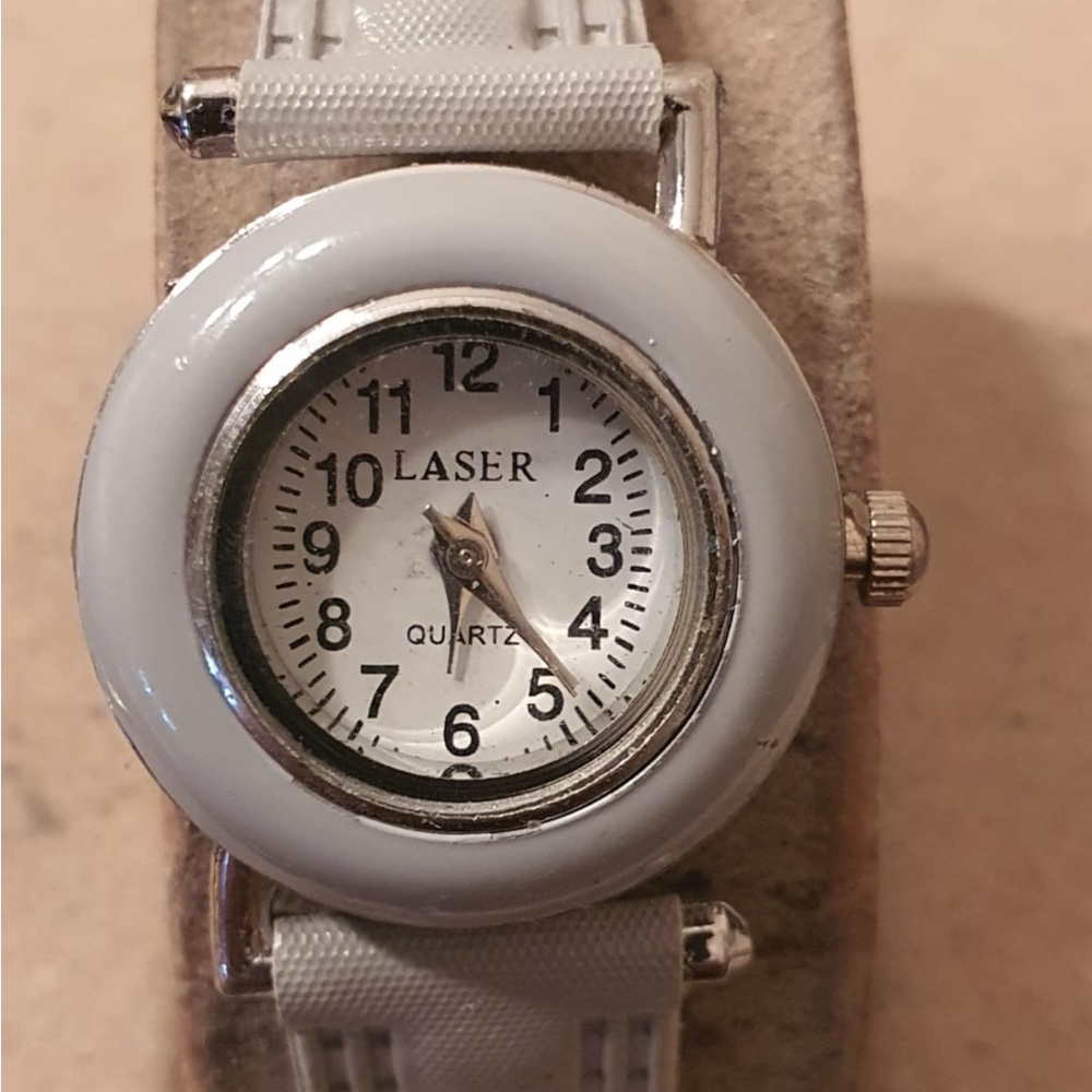 🦋10/$20🦋 Laser Silver/White Leather Women's Watch